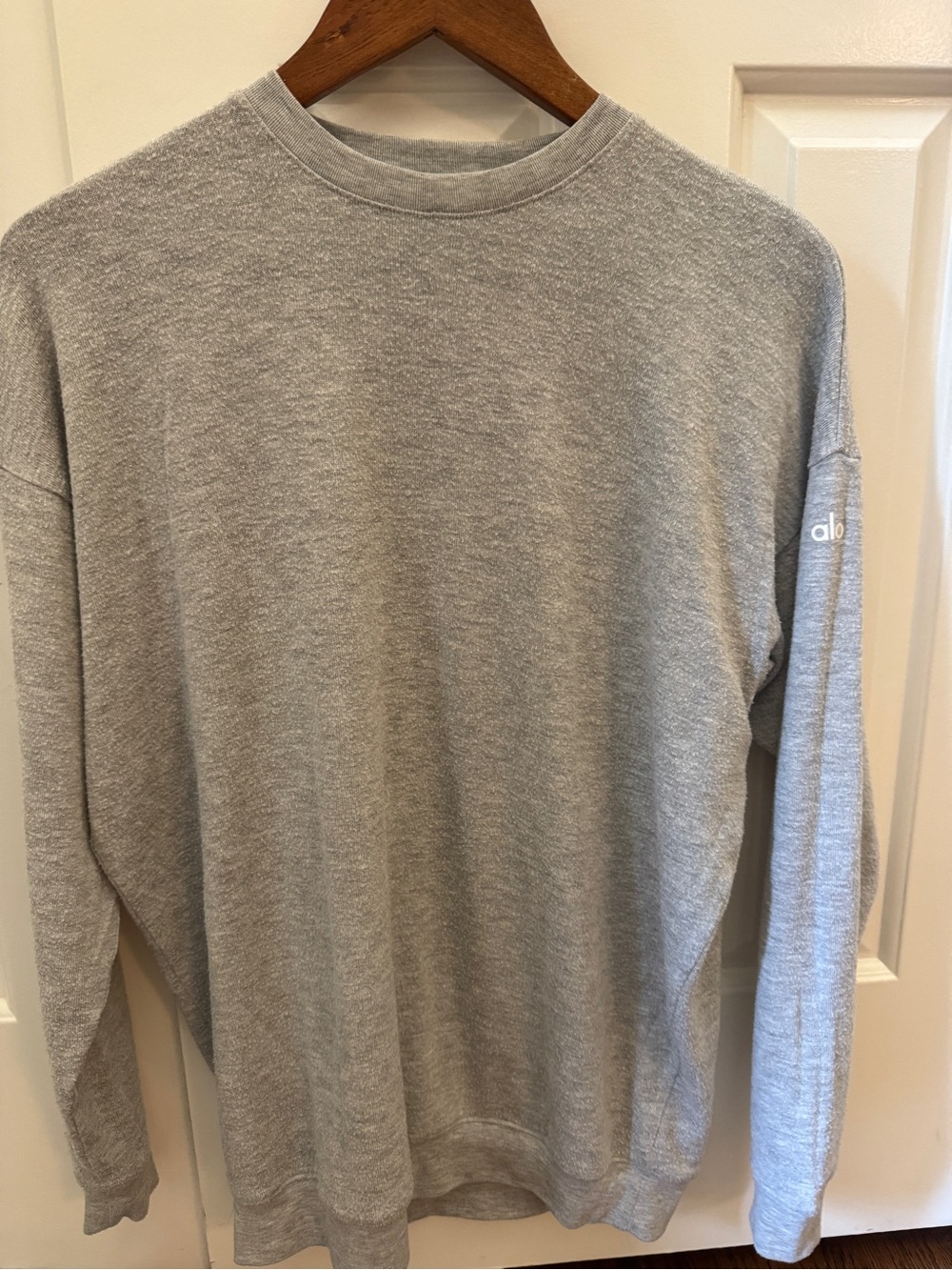 Alo Soho Pullover and Sweatpant jogger set. - Picture 4 of 9